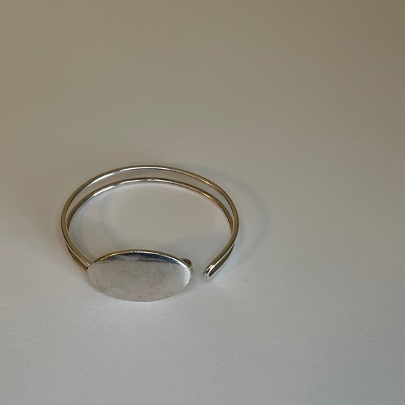 Tiffany & CO. Sterling Silver Oval ID Bangle, Medium Engravable initials - Picture 3 of 16